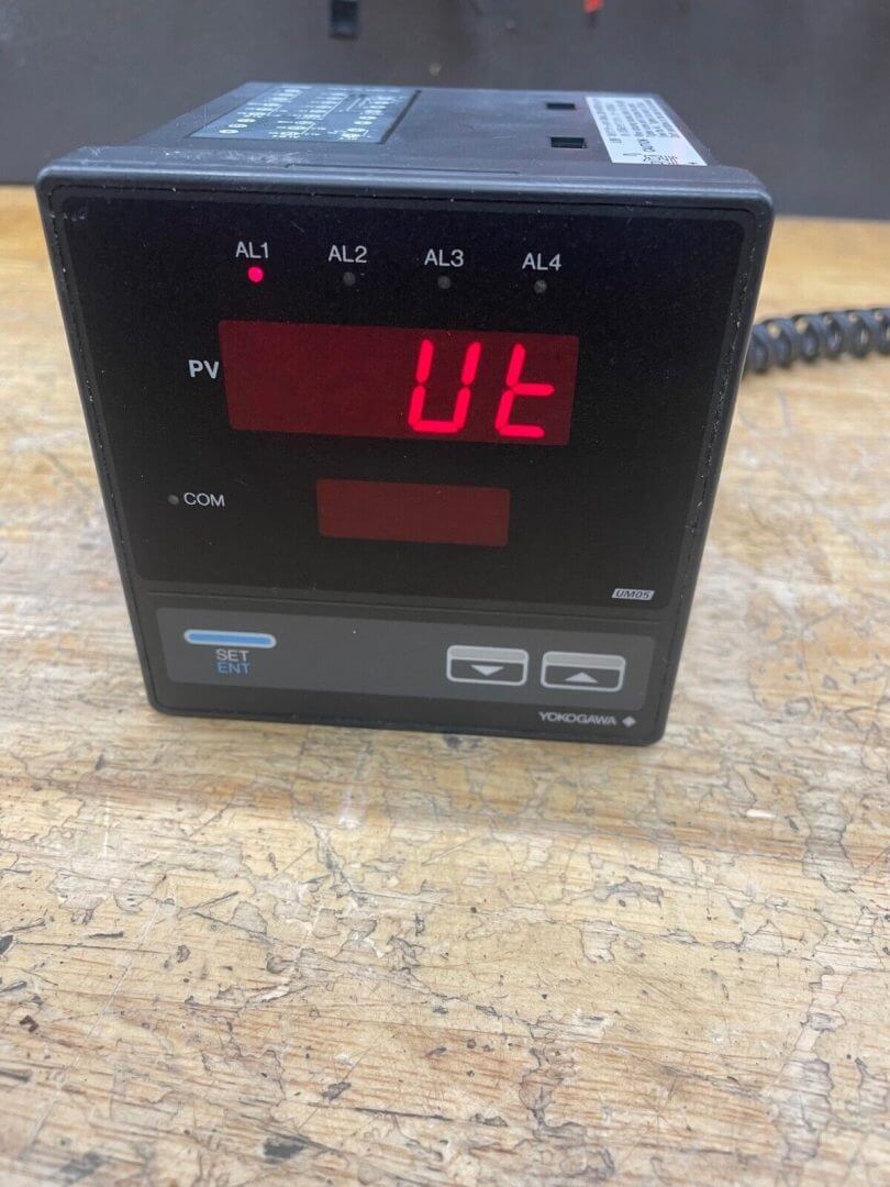 YOKOGAWA um05 TEMPERATURE CONTROLLER /Digital Anzeige Controller um 05 ...
