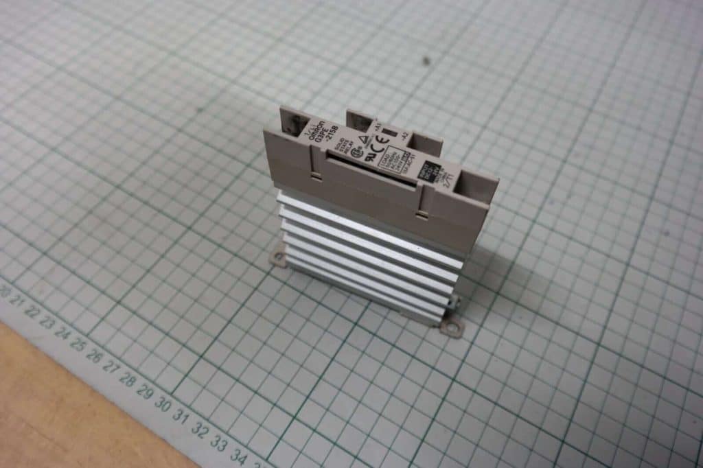 Omron Halbleiterrelais G3PE-215B solid state relay DC12-24V AC100-240V ...